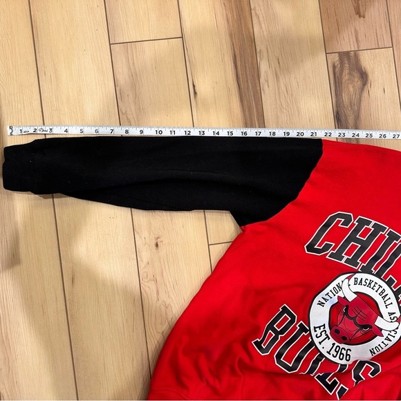 Chicago Bulls Sweatshirt - Picture 8 of 8